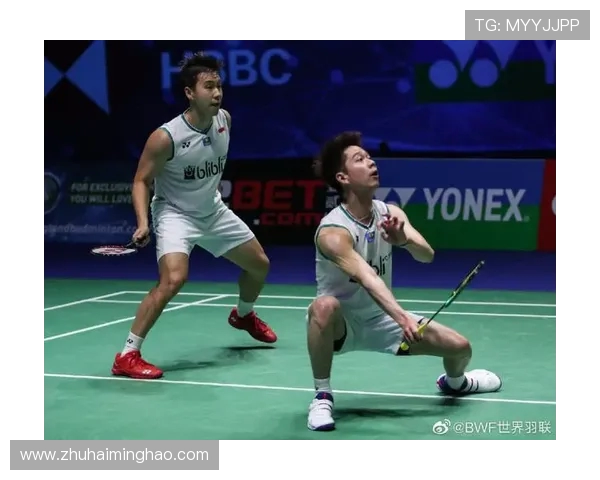 悉尼妹恢复单身后英超球星狂轰私信！豪门球员集体示爱遭优雅拒绝